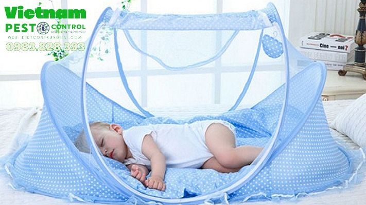 Đuổi muỗi trong phòng trẻ sơ sinh bằng cách mắc màn
